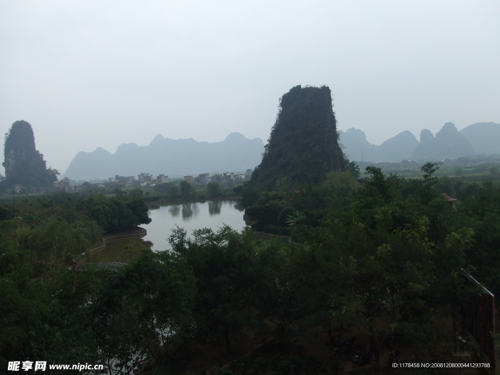 山间明珠