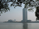 湖边
