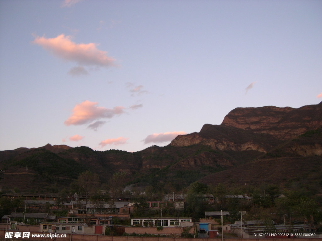 日暮苍山远