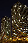 夜景闹市高层大厦