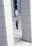 领带西服眼镜外国人商务大厦