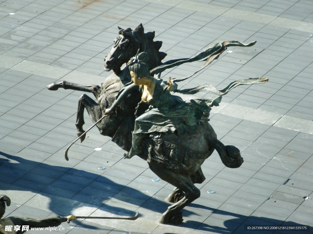 唐代马球比赛雕塑