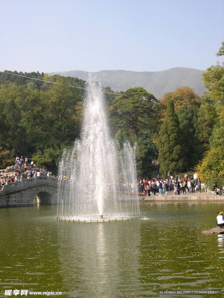 香山公园湖心喷泉