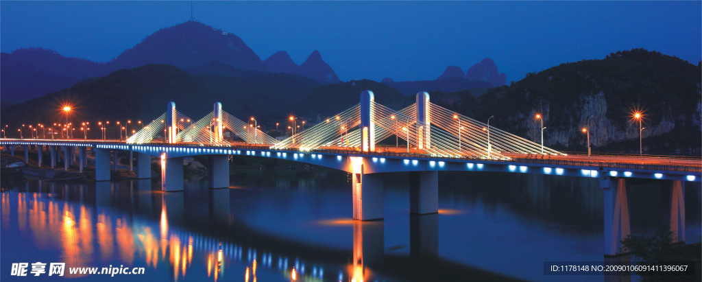 广西柳州市三门江大桥夜景