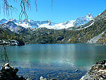 雪山湖水