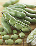 剥开的豆角特写