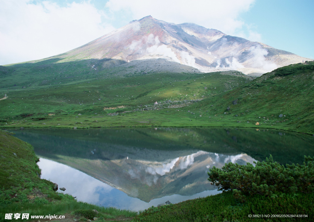 雪山湖泊