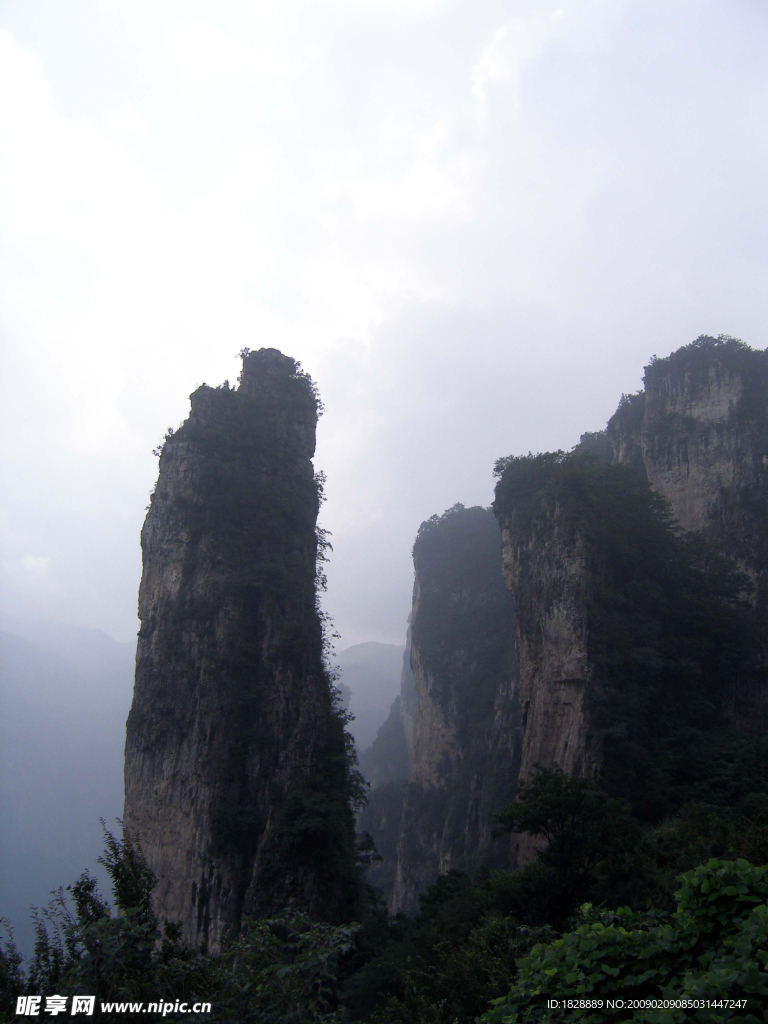 关山云雾
