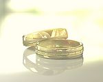 金色戒指两只