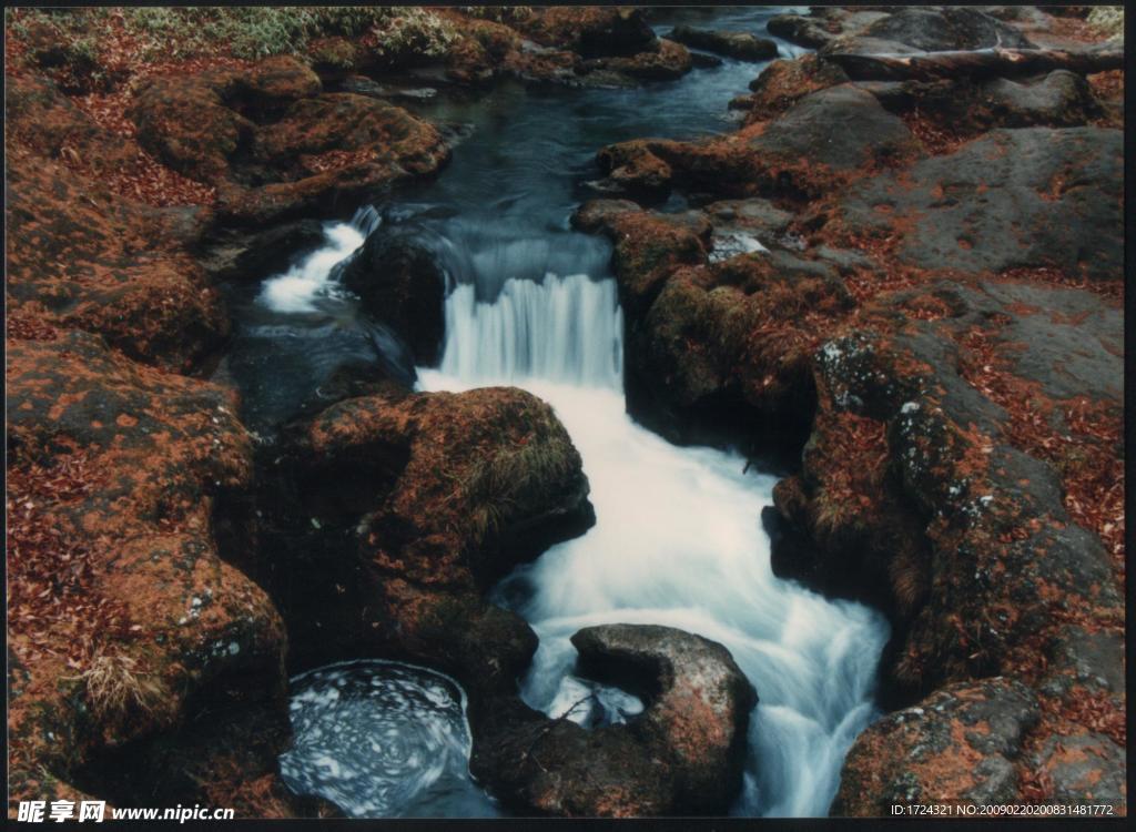山水溪流