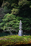 金阁寺的小石塔