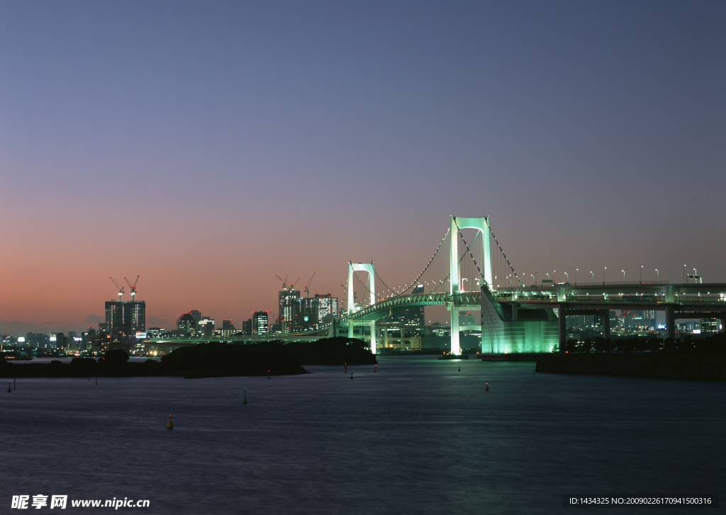 海滨城市夜景