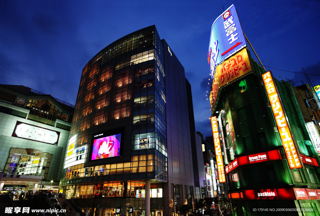 新宿车站的黄昏