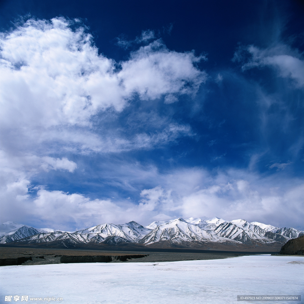 雪峰与云彩