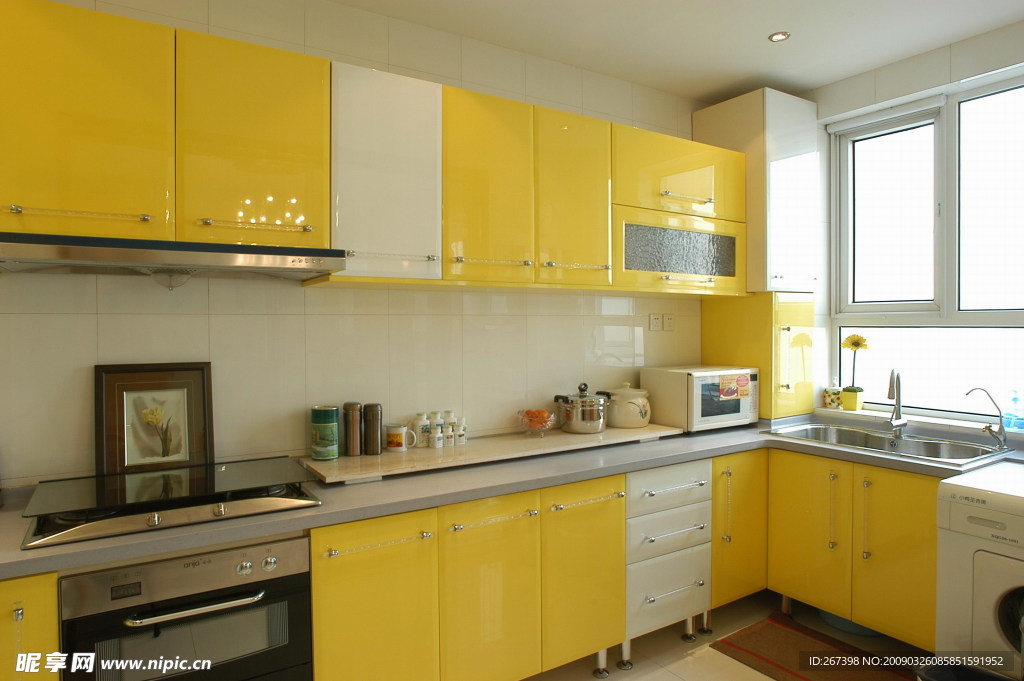 明黄色调整体厨房