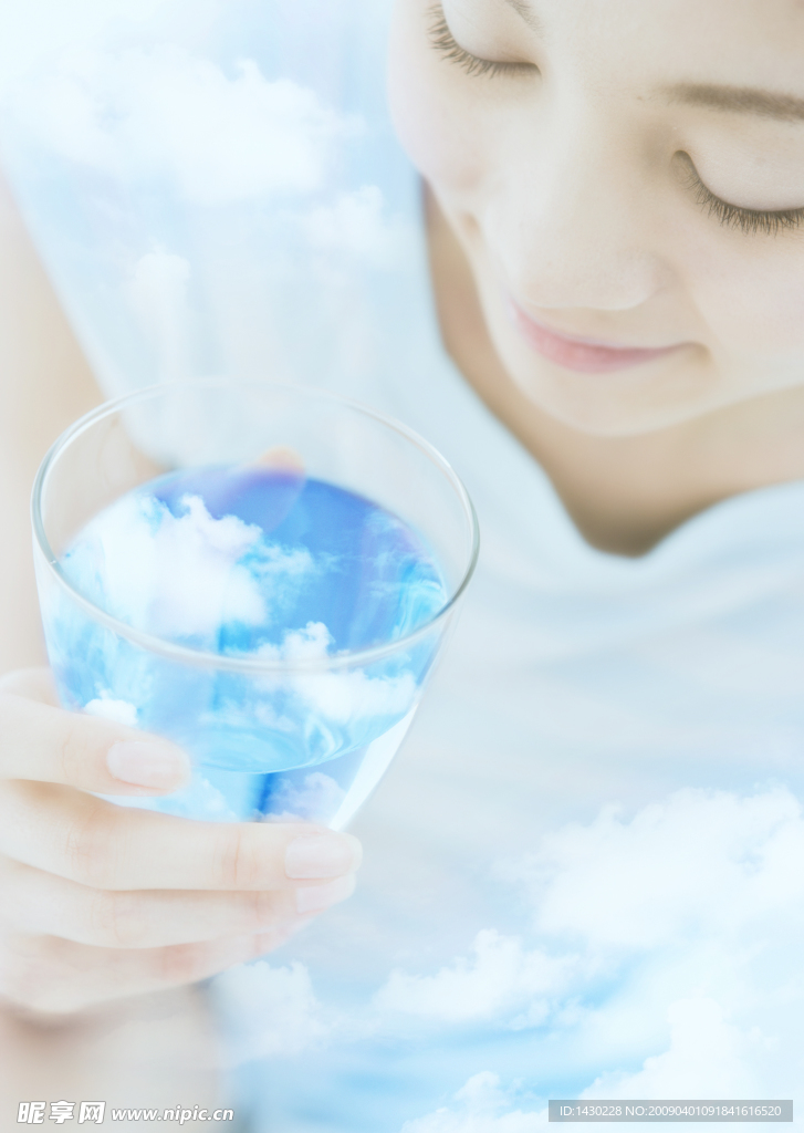 天空 水滴 美女 水杯 云