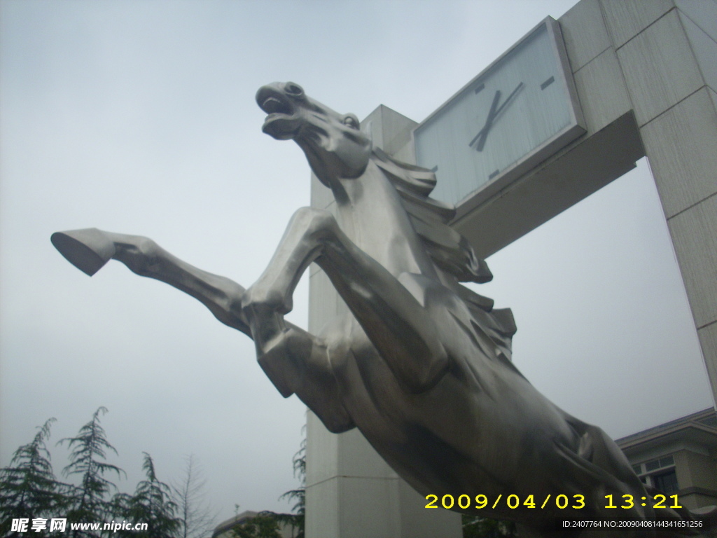 重庆师范大学人文塑像