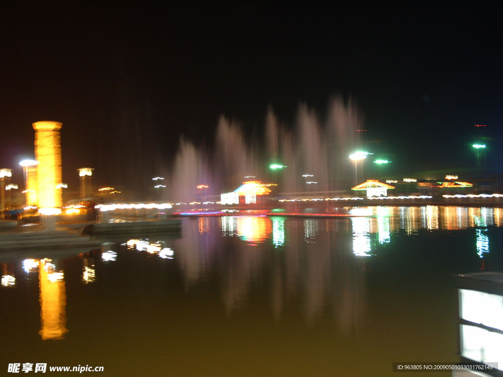 庆云广场夜景 标典广告提供