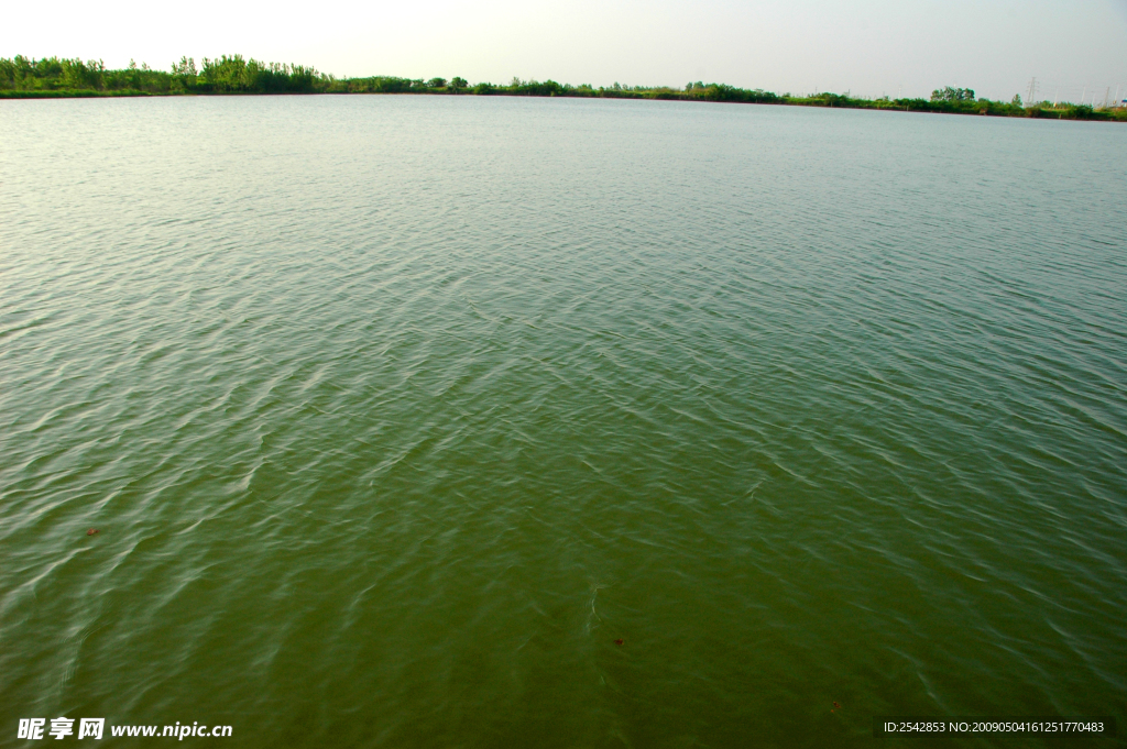 《湖水》