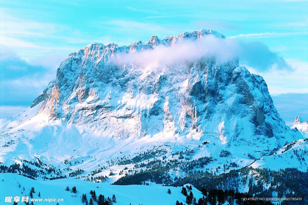 雪山云景