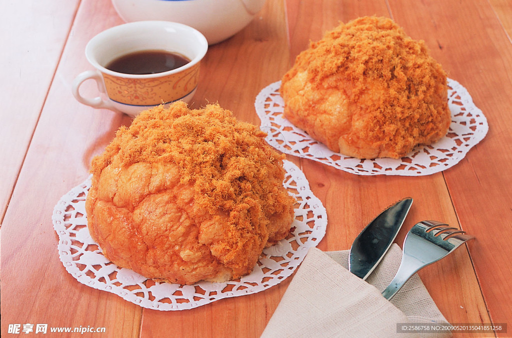 菠萝肉松面包