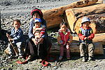 藏族的老人和孩子