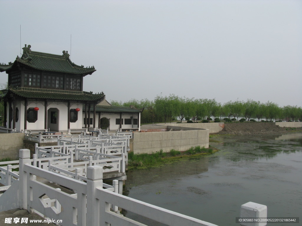 大纵湖景点八角楼