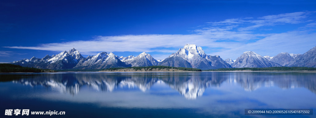 宽版雪山美景