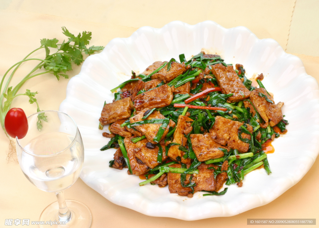 韭菜回锅豆腐