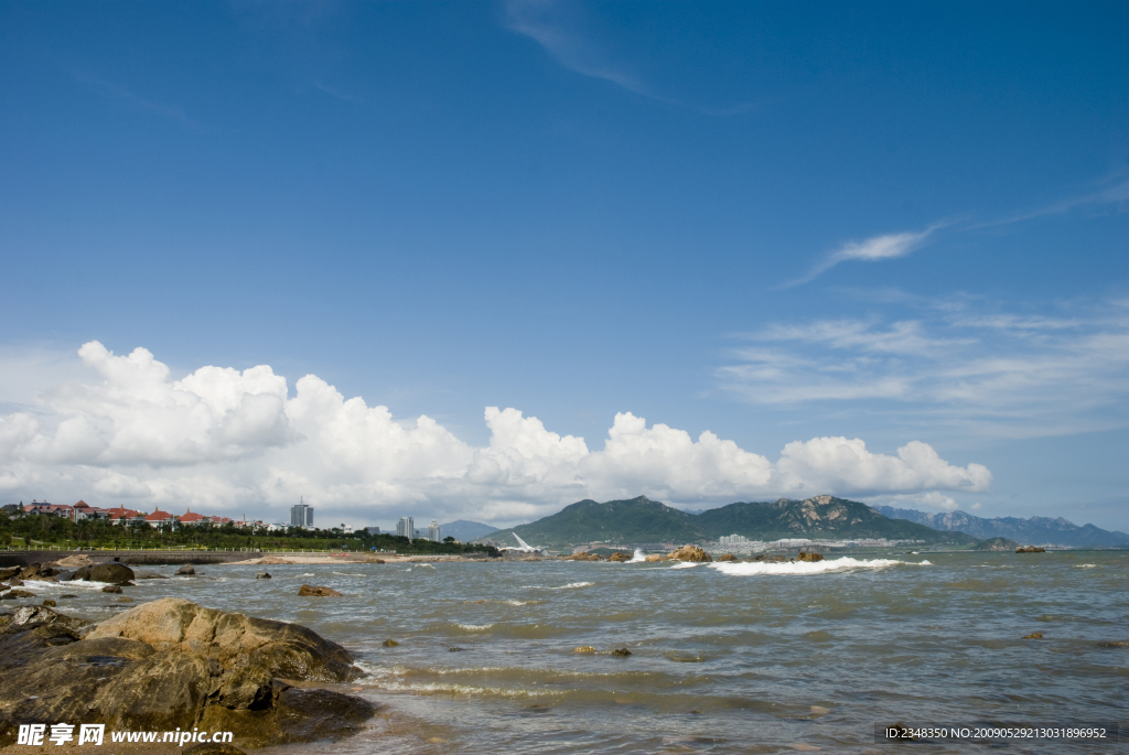 海浪 蓝天 白云