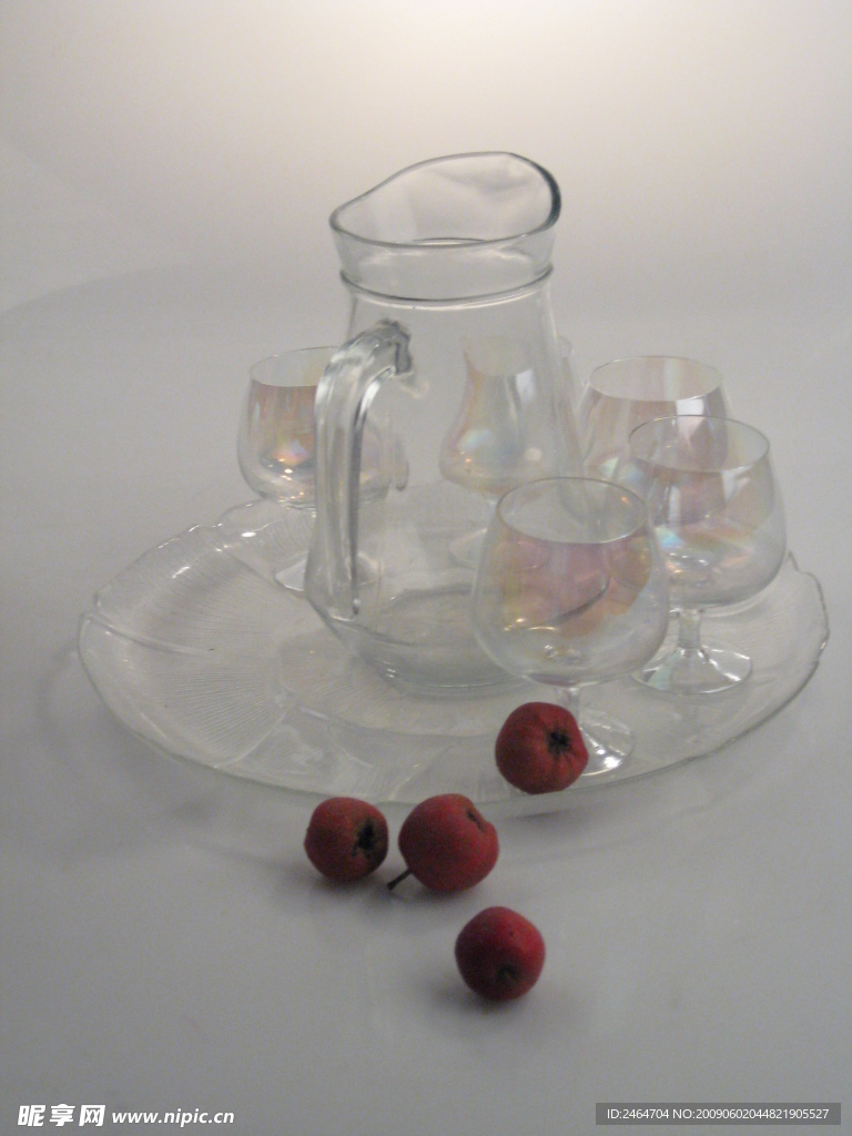 玻璃水壶与水果组合