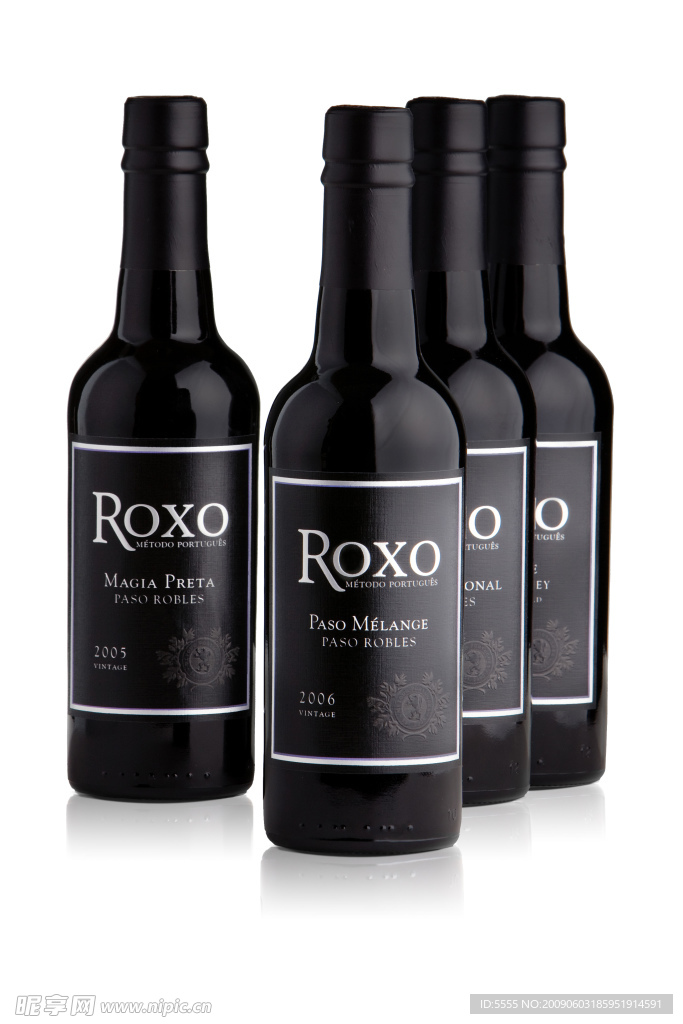 黑色瓶子的ROXO洋酒