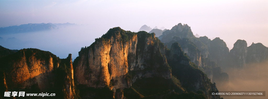 日窥群峰