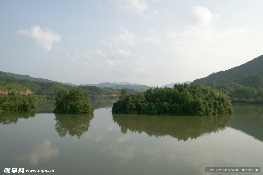 湖中小岛