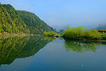 高山倒影