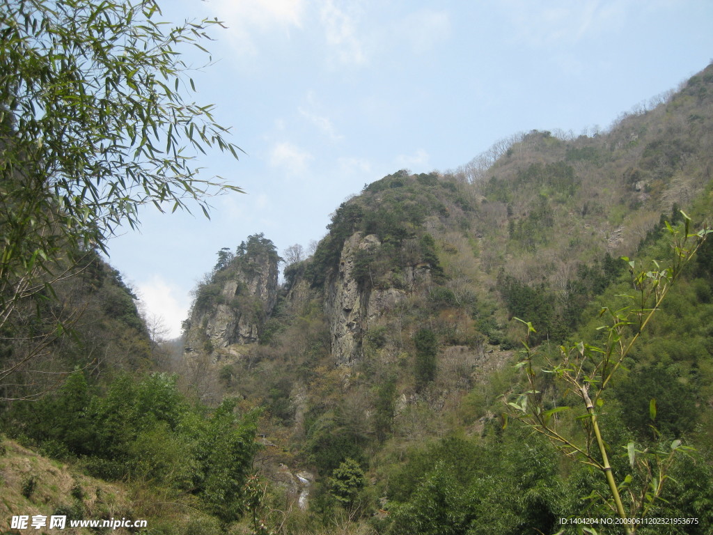 嶙峋山峰