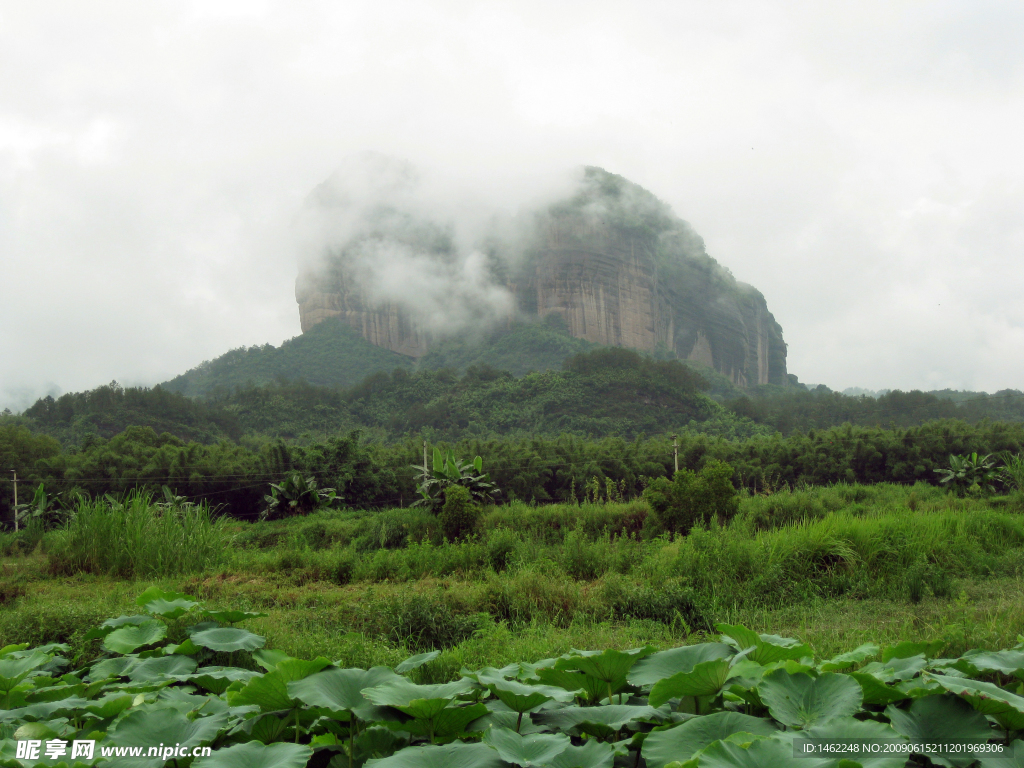 雨后姐妹峰