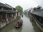 江南名镇雨中游