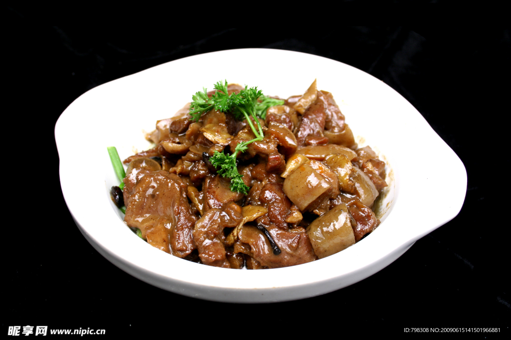 秘制鹿肉煲