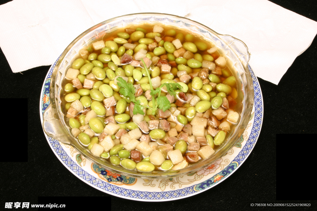 腊肉蒸青豆