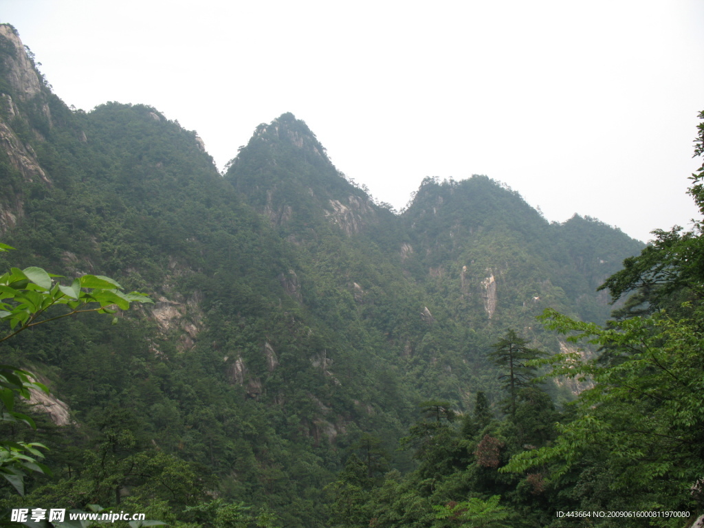 起伏的山峰