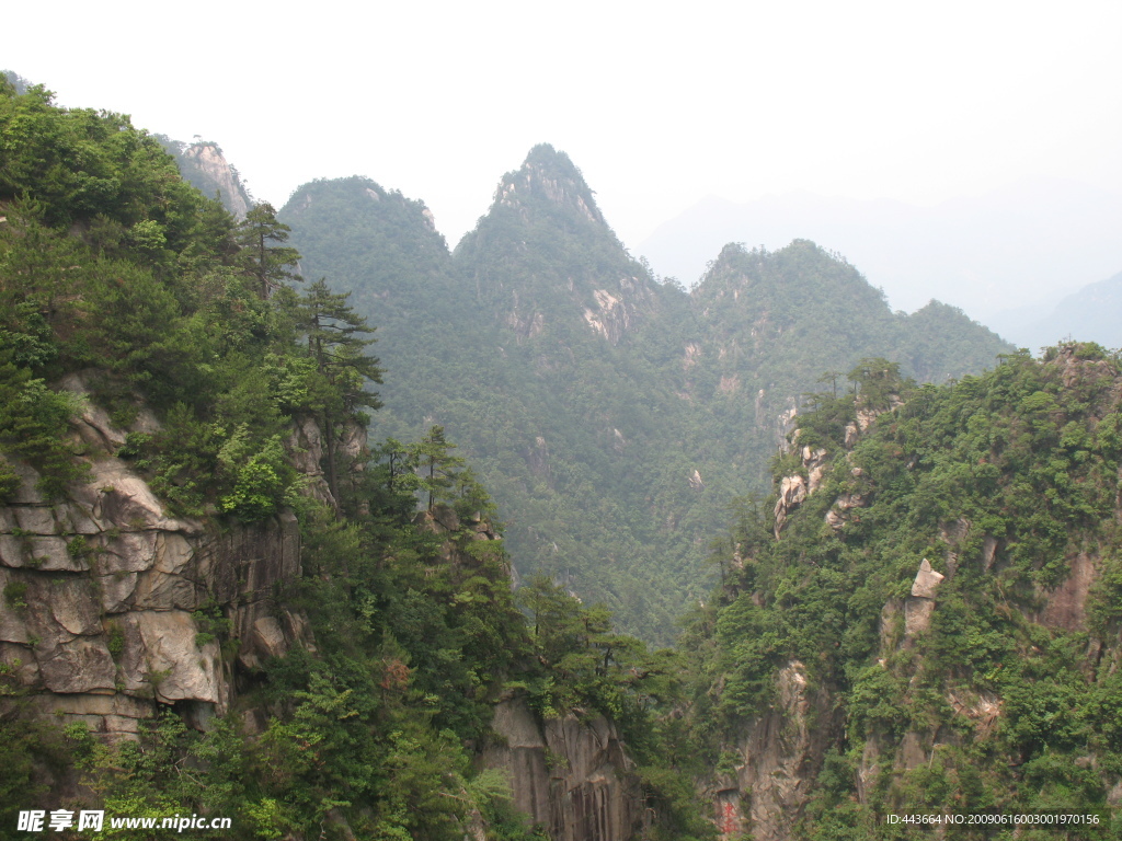 起伏的山峰