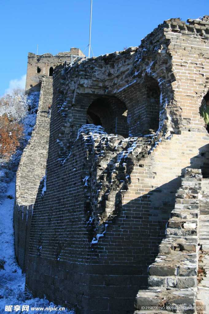 残长城一角雪景