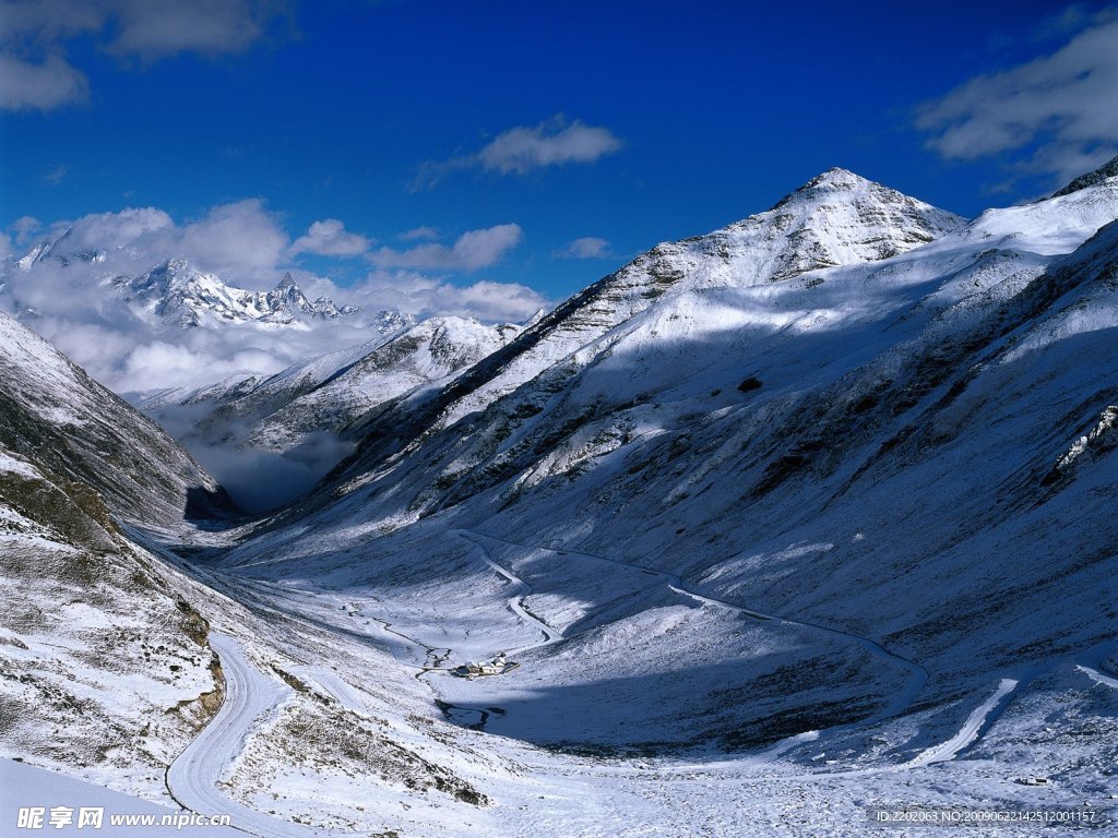 山谷雪景