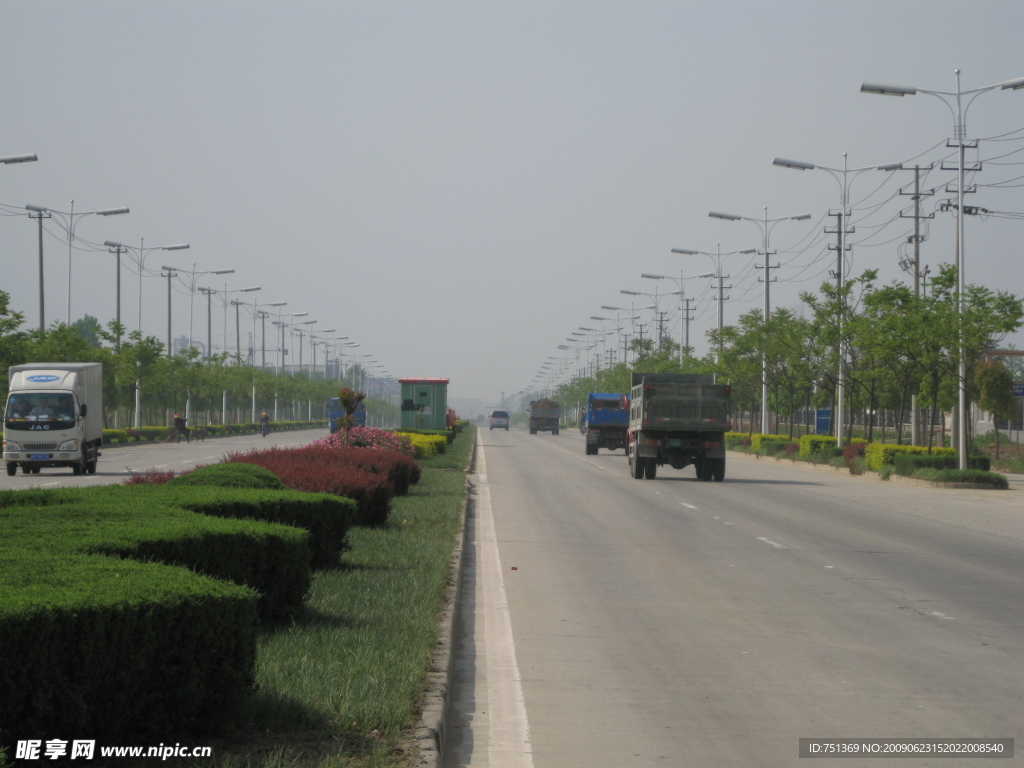 初夏的公路