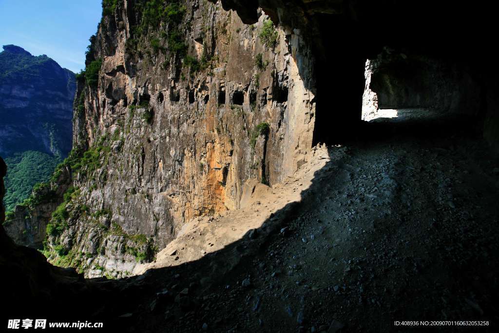 锡崖沟挂壁