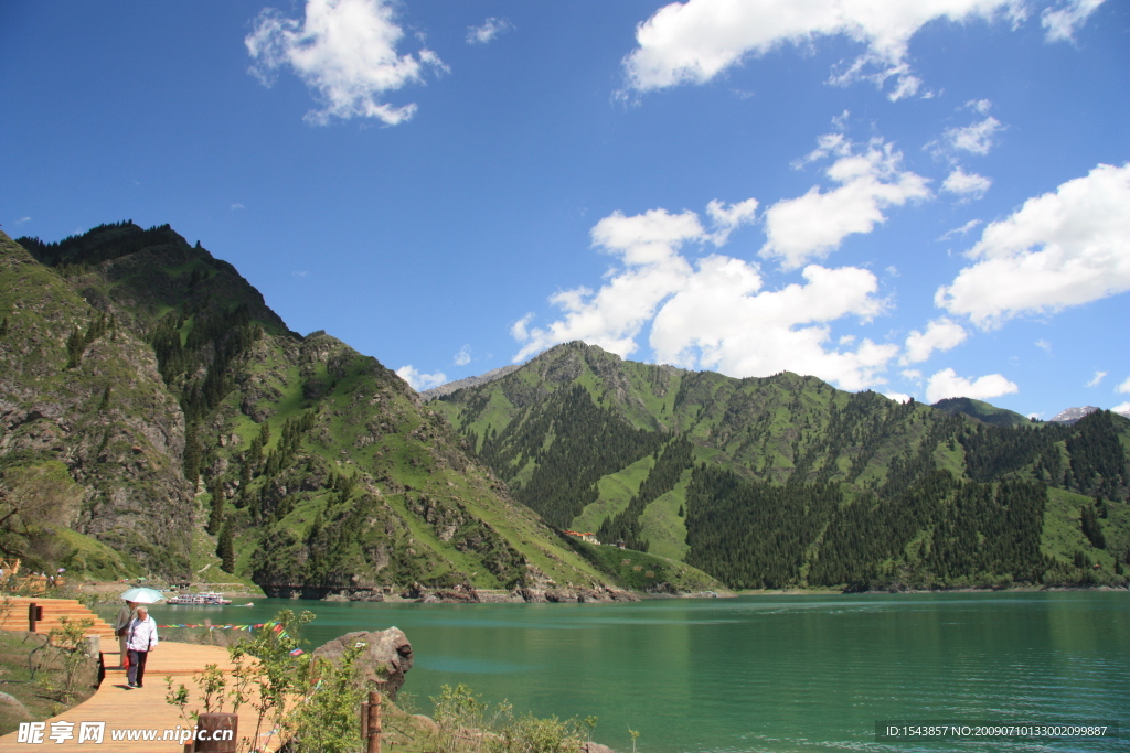 蓝天山川