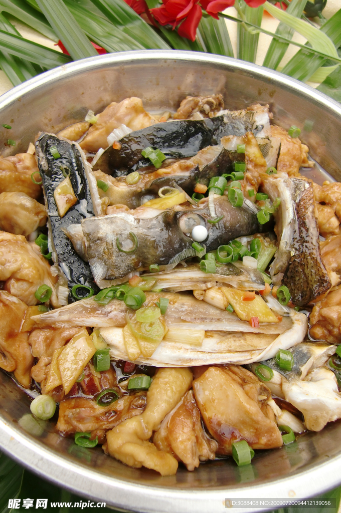 鱼头蒸鸡 大盆菜