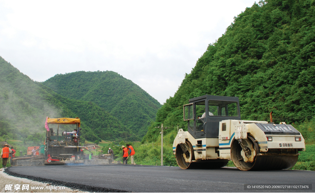 神农架风光之正在建设的武神公路