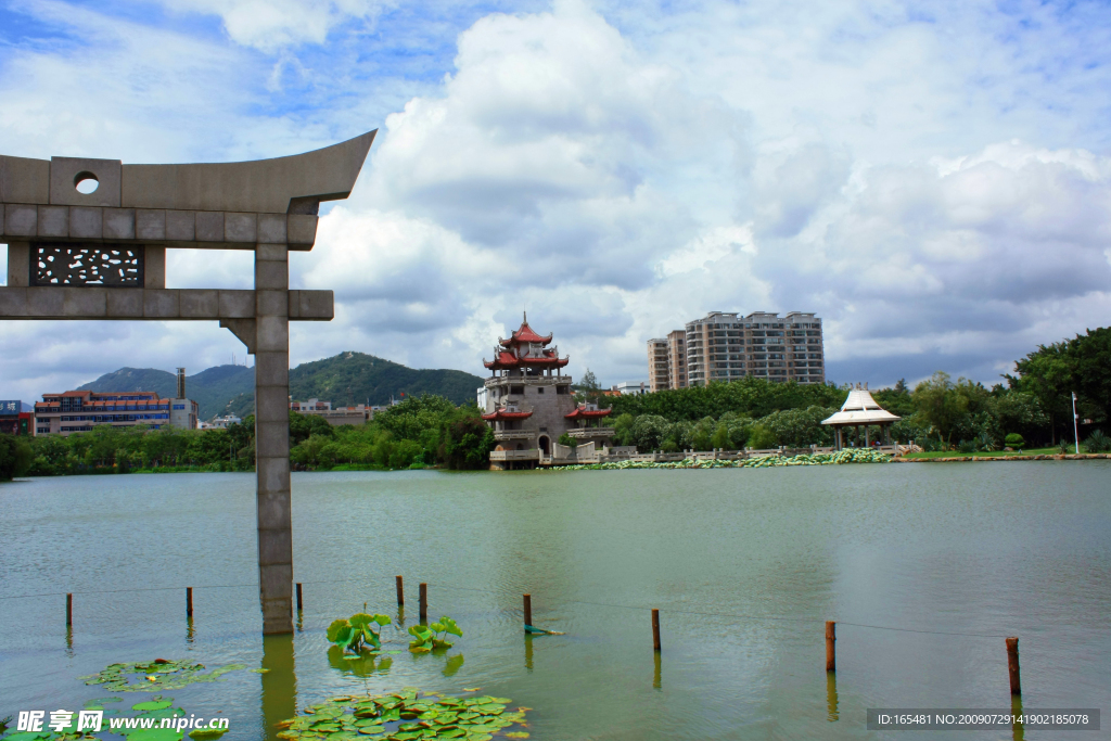 湖光美景